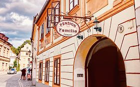 Familia
